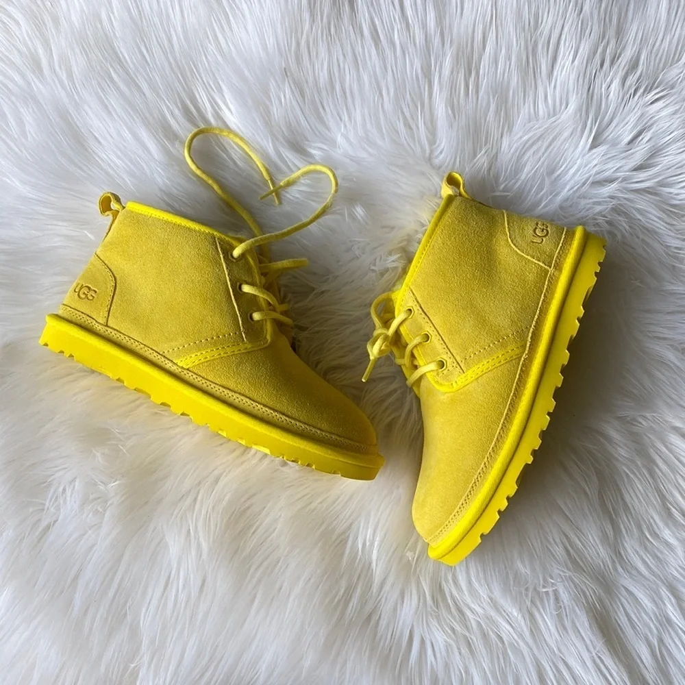 🎄SALE! UGG Neumel Women’s boot size 5 Canary - Picture 1 of 7